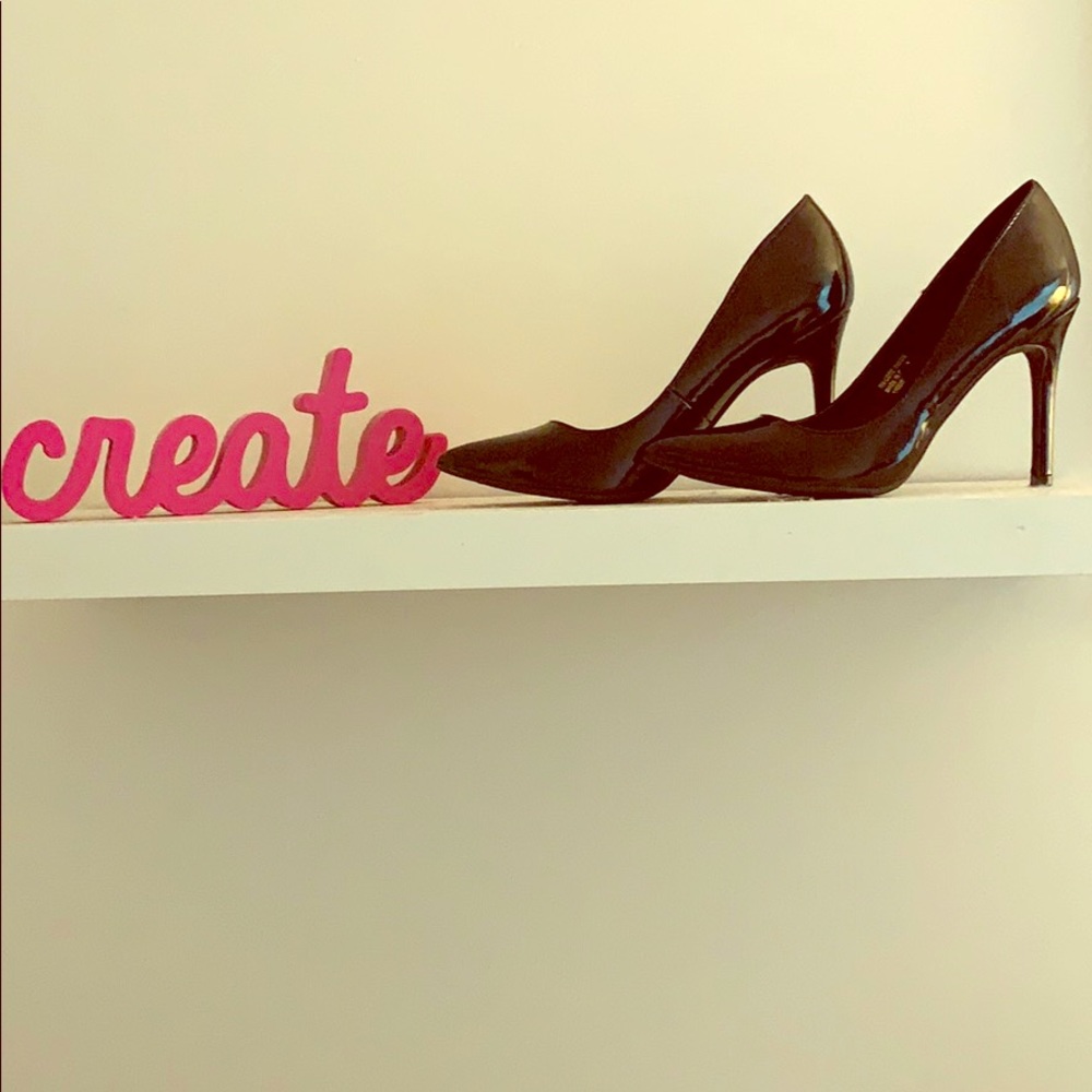 Black Pumps